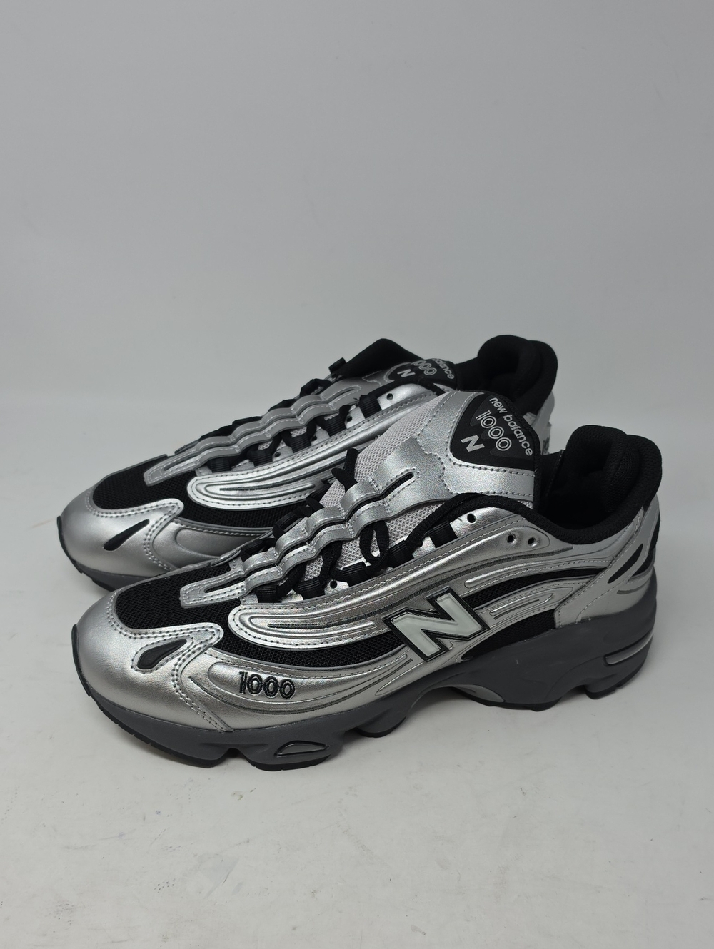 New Balance Men’s Silver and Black 1000 Sneaker Men's Size 9.5